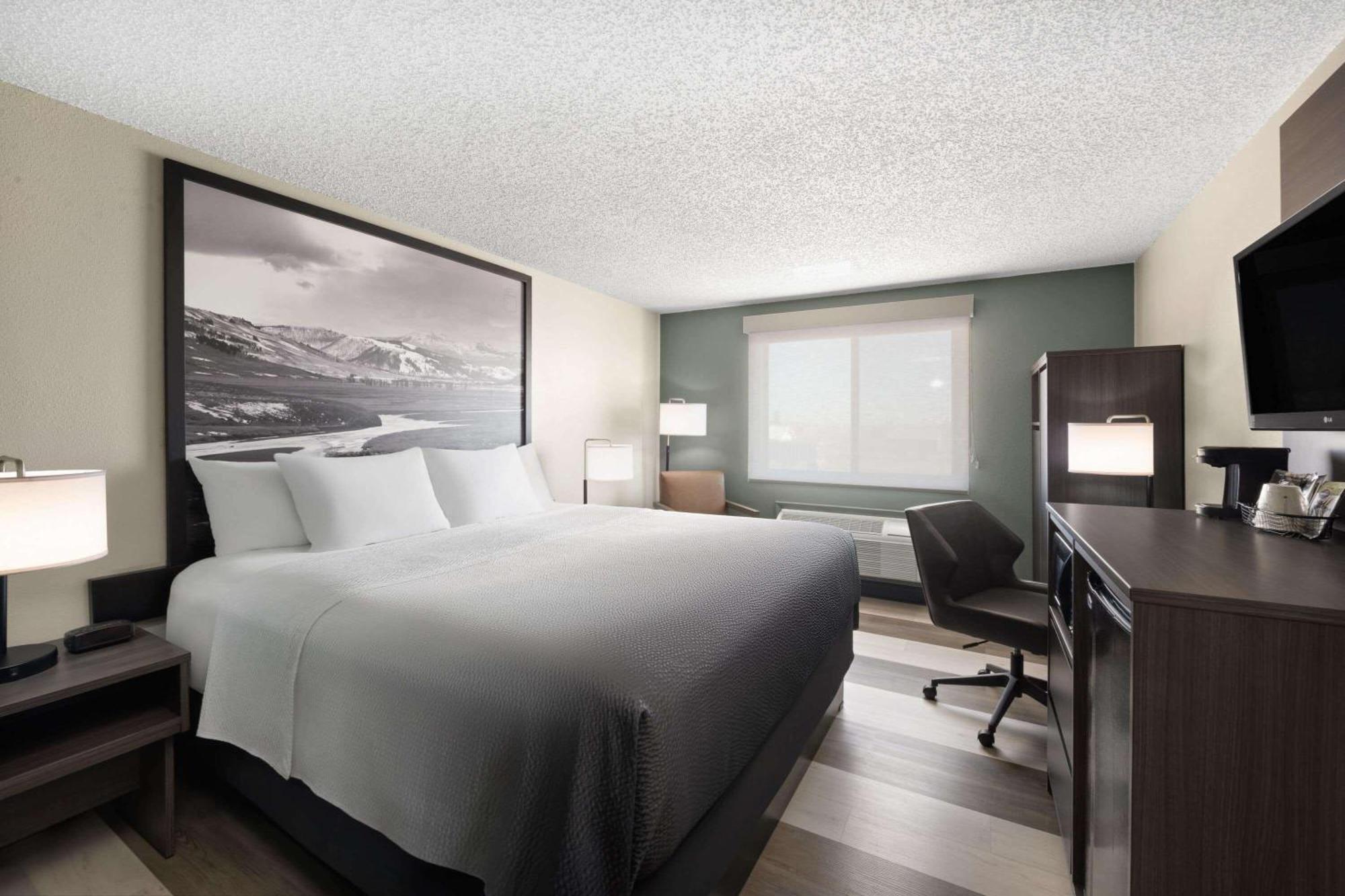 Hotel Super 8 By Wyndham Conrad